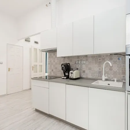 Designer On The Broadway W 2br, Ac And Panorama Balcony * ブダペスト
