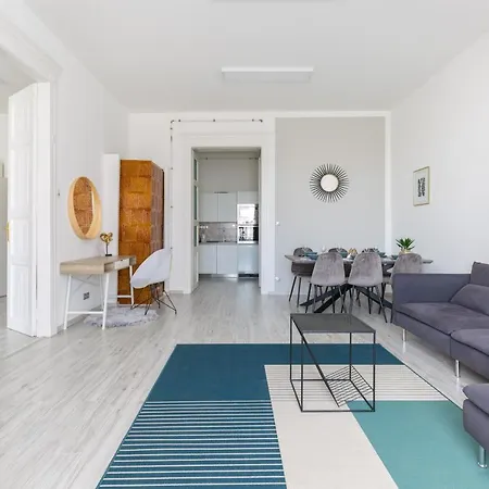 Designer On The Broadway W 2br, Ac And Panorama Balcony Apartament