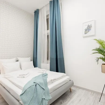 Designer On The Broadway W 2br, Ac And Panorama Balcony *