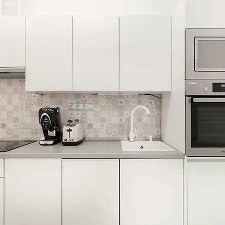 Designer On The Broadway W 2br, Ac And Panorama Balcony *