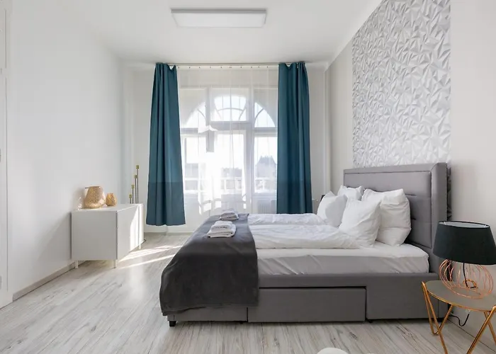 Designer On The Broadway W 2br, Ac And Panorama Balcony * Budapesta