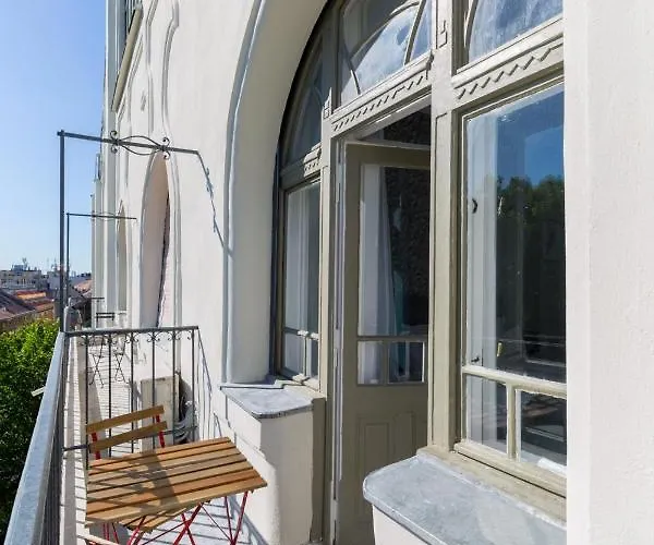 Designer On The Broadway W 2br, Ac And Panorama Balcony * Budapesta