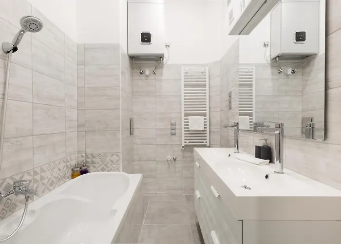 Designer On The Broadway W 2br, Ac And Panorama Balcony Apartament