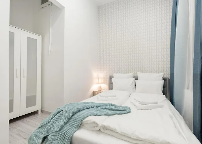 Designer On The Broadway W 2br, Ac And Panorama Balcony *