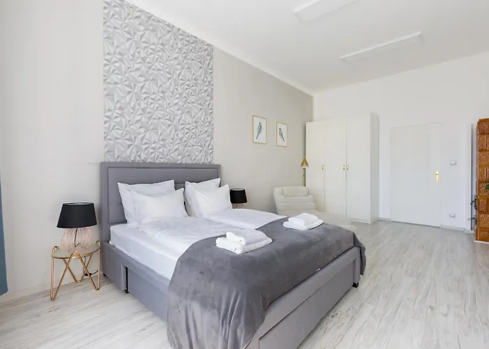 Designer On The Broadway W 2br, Ac And Panorama Balcony