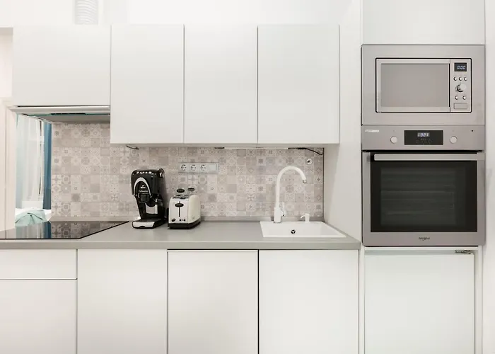 Designer On The Broadway W 2br, Ac And Panorama Balcony *