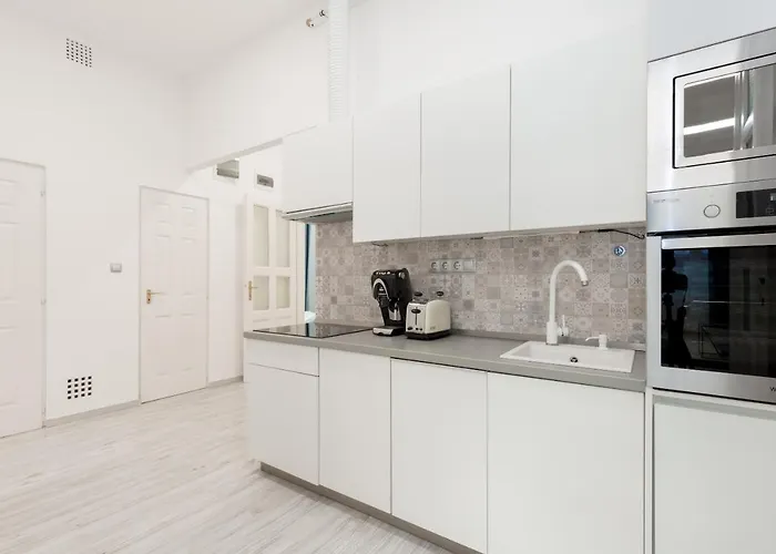 Designer On The Broadway W 2br, Ac And Panorama Balcony * Budapesta