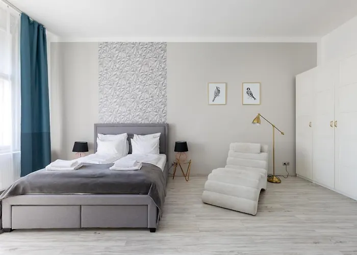 Designer On The Broadway W 2br, Ac And Panorama Balcony