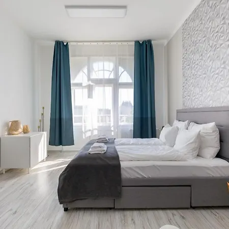 Designer On The Broadway W 2br, Ac And Panorama Balcony * 부다페스트