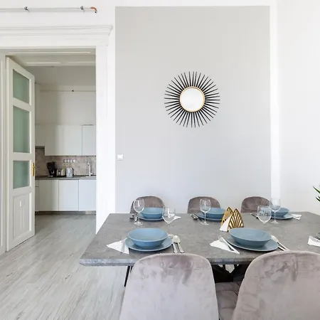 Designer On The Broadway W 2br, Ac And Panorama Balcony * 부다페스트
